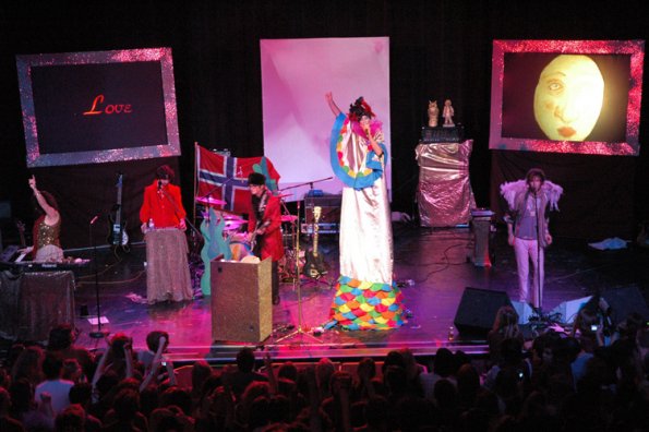 Of Montreal32